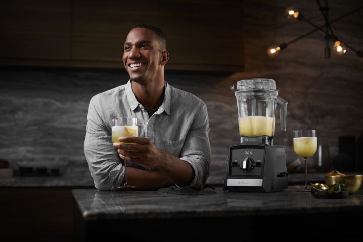 A2300i_Black_LemoncelloCocktail_Bryant_01.jpg